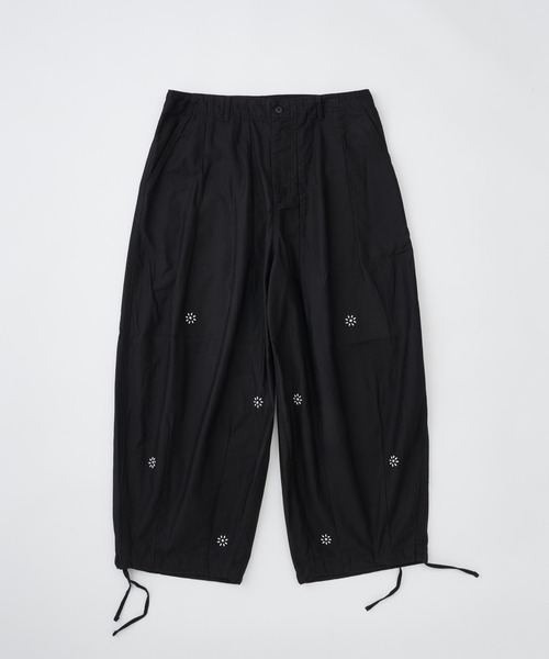 ADAM PATEK（アダムパテック）の「【ADAMPATEK/アダムパテック】 studded rough backsatin  wide military pt スタッズミリタリーパンツ（その他パンツ・レディース・オリーブ/ブラック・1）」の2枚目の写真