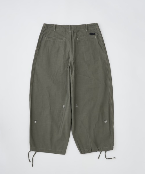ADAM PATEK（アダムパテック）の「【ADAMPATEK/アダムパテック】 studded rough backsatin  wide military pt スタッズミリタリーパンツ（その他パンツ・レディース・オリーブ/ブラック・1）」の12枚目の写真