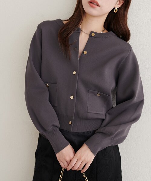 natural couture(ナチュラルクチュール)の「ポケ付きポリニットカーディガン(カーディガン/ボレロ・レディース・チャコールグレー/ブラウン/ピンク/モカ/サックスブルー/ブラック/オフホワイト・FREE)」の3枚目の写真