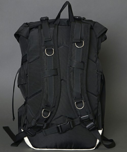 The バッグ World レザー切り替え センタースタッズリュック バックパック リュック World レザー切り替え Mementism メメントイズム のファッション