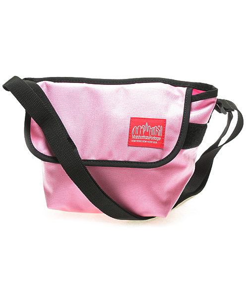 Manhattan Portage（マンハッタンポーテージ）の「Casual Messenger Bag　-カジュアルメッセンジャーバッグ-（メッセンジャーバッグ・メンズ・ネイビー/パープル/レッド/ピンク/グレー/ブラック/グリーン系カモフラージュ/イエロー/ダークネイビー/ベージュ・X-SMALL）」の8枚目の写真