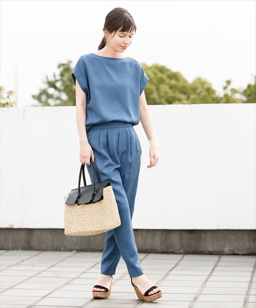 ADAM ET ROPE'（アダムエロペ）の「リネンライク2WAY Tブラウス（シャツ/ブラウス・レディース・ブラウン系その他2/ブラック/ブルー系その他6/ブラック系その他・FREE）」の16枚目の写真