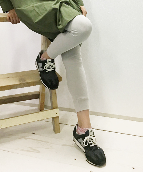 Born(ボーン)の「Born Bare Fraise Full Length Leggings/ボーンベアフライスフルレングスレギンス(レギンス/スパッツ・レディース・ブラック/杢グレー/チャコール/グレイッシュベージュ/ベージュ・FREE)」の5枚目の写真