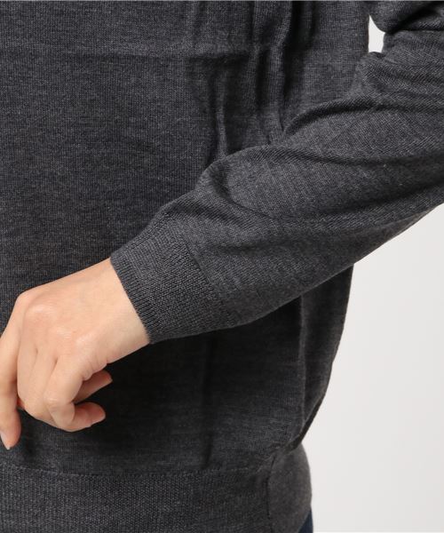 RIVE DROITE（リヴドロワ）の「カシミヤ混Vネックプルオーバー（ニット/セーター・レディース・チャコールグレー/ミント/ベビーピンク/ライトベージュ・FREE）」の8枚目の写真