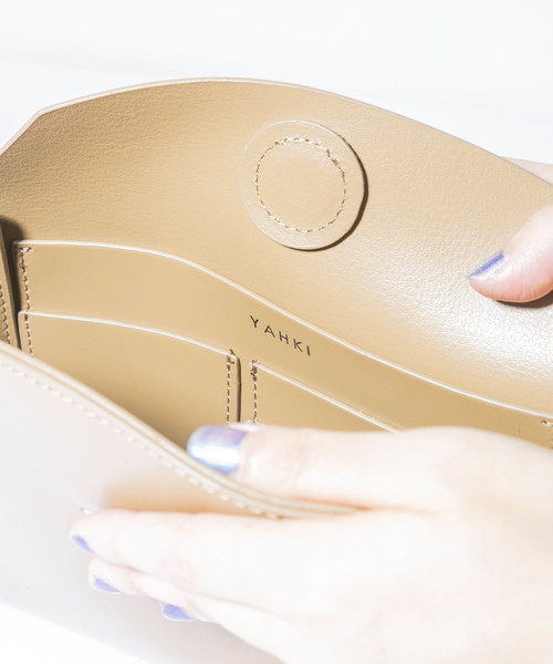 YAHKI(ヤーキ)の「【YAHKI】別注NEWお財布ショルダー YH-215(ショルダーバッグ・レディース・ブラック/ベージュ・FREE)」の6枚目の写真