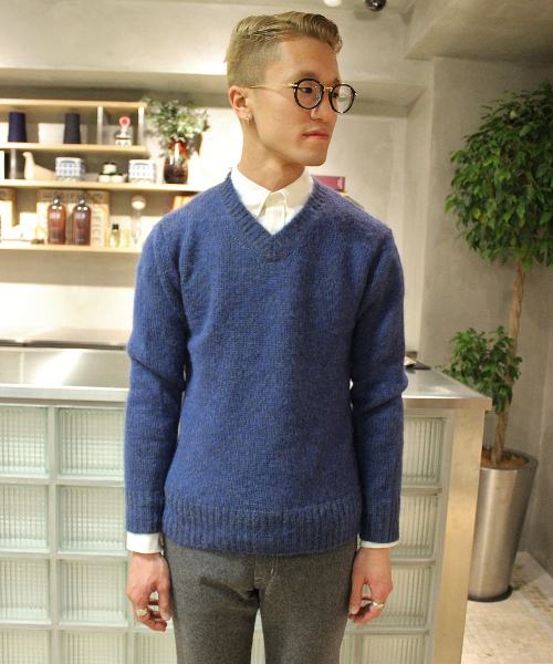 EDIFICE（エディフィス）の「◇LAMB*MOHAIRシャギーＶネックプルオーバーニット（ニット/セーター・メンズ・グレー/グレー系その他/ネイビー/レッド/グリーン/ブルー・44/46/48）」の6枚目の写真