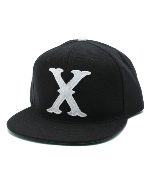 XLARGE(エクストララージ)の「BOS OG CAP(キャップ・メンズ・ブラック/バーガンディー/ネイビー・ONE SIZE)」の1枚目の写真