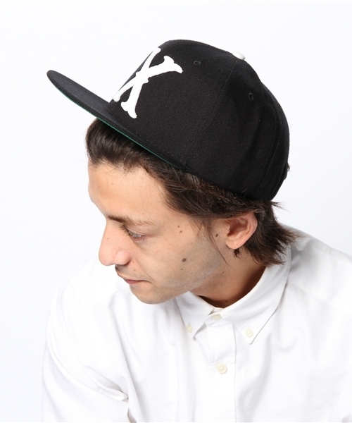 XLARGE(エクストララージ)の「BOS OG CAP(キャップ・メンズ・ブラック/バーガンディー/ネイビー・ONE SIZE)」の4枚目の写真