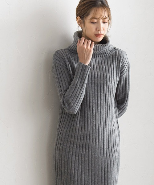 Pierrot（ピエロ）の「タートルネックリブニットワンピース（ワンピース・レディース・ブラック/ネイビー/ブラウン/アイボリー/杢グレー/ベージュ系その他/ダークカーキ/ブラウン系その他/ピンク/ブルー/バーガンディー・M/L）」の4枚目の写真