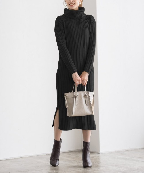 Pierrot（ピエロ）の「タートルネックリブニットワンピース（ワンピース・レディース・ブラック/ネイビー/ブラウン/アイボリー/杢グレー/ベージュ系その他/ダークカーキ/ブラウン系その他/ピンク/ブルー/バーガンディー・M/L）」の3枚目の写真