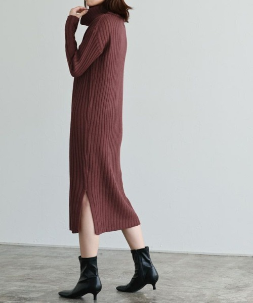 Pierrot（ピエロ）の「タートルネックリブニットワンピース（ワンピース・レディース・ブラック/ネイビー/ブラウン/アイボリー/杢グレー/ベージュ系その他/ダークカーキ/ブラウン系その他/ピンク/ブルー/バーガンディー・M/L）」の19枚目の写真