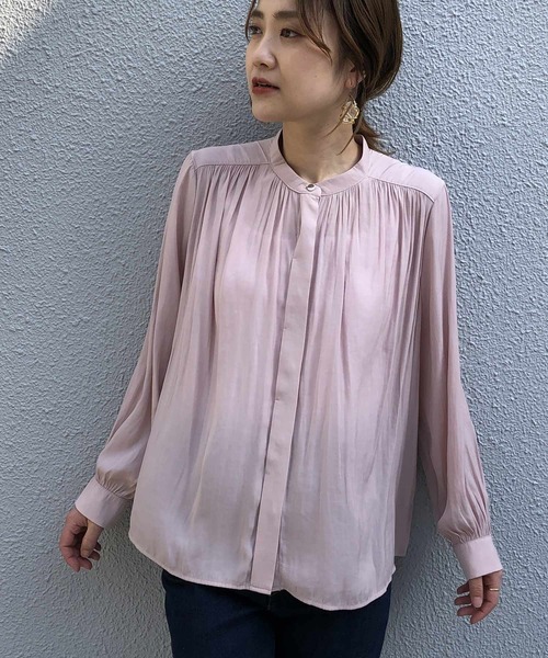 PICCIN(ピッチン)の「パウダーサテンスタンドカラーブラウス(シャツ/ブラウス・レディース・サックスブルー/ライトグリーン/グレイッシュベージュ/ピンク/ネイビー・M)」の5枚目の写真