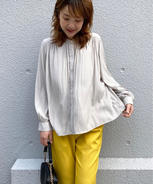 PICCIN(ピッチン)の「パウダーサテンスタンドカラーブラウス(シャツ/ブラウス・レディース・サックスブルー/ライトグリーン/グレイッシュベージュ/ピンク/ネイビー・M)」の18枚目の写真