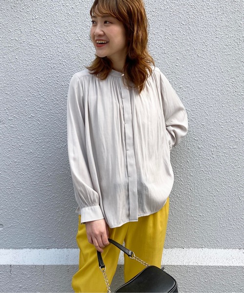 PICCIN(ピッチン)の「パウダーサテンスタンドカラーブラウス(シャツ/ブラウス・レディース・サックスブルー/ライトグリーン/グレイッシュベージュ/ピンク/ネイビー・M)」の20枚目の写真