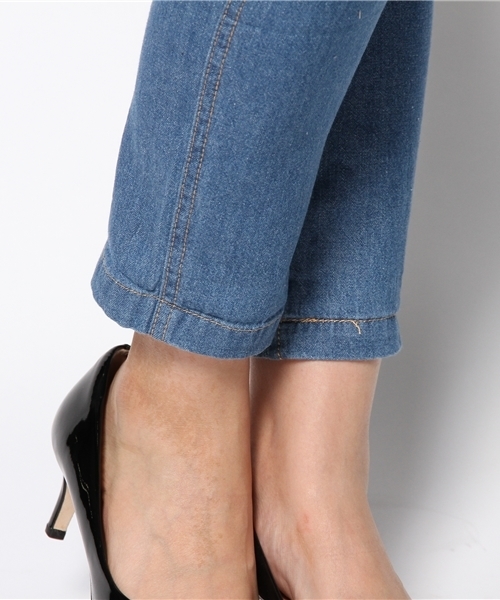 mystic（ミスティック）の「デニムテーパードパンツ（デニムパンツ・レディース・ブルー/ネイビー・1/2）」の8枚目の写真