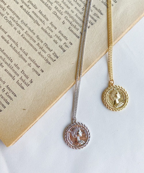 CLEA(クレア)の「Elizabeth リース コイン ネックレス(ネックレス・レディース・シルバー/ゴールド・FREE)」の2枚目の写真