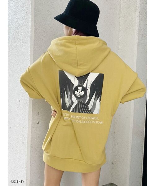 GYDA(ジェイダ)の「MICKEY MOUSE/backphoto ZIPUP パーカー(パーカー・レディース・オフホワイト/ブラック/マスタード/ベージュ・FREE)」の4枚目の写真