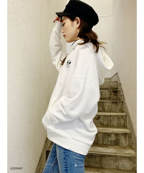 GYDA(ジェイダ)の「MICKEY MOUSE/backphoto ZIPUP パーカー(パーカー・レディース・オフホワイト/ブラック/マスタード/ベージュ・FREE)」の6枚目の写真