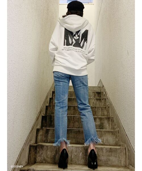 GYDA(ジェイダ)の「MICKEY MOUSE/backphoto ZIPUP パーカー(パーカー・レディース・オフホワイト/ブラック/マスタード/ベージュ・FREE)」の7枚目の写真