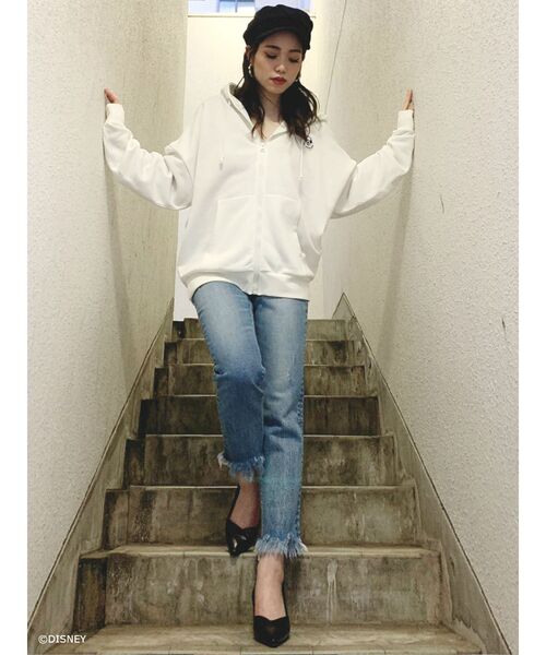 GYDA(ジェイダ)の「MICKEY MOUSE/backphoto ZIPUP パーカー(パーカー・レディース・オフホワイト/ブラック/マスタード/ベージュ・FREE)」の8枚目の写真