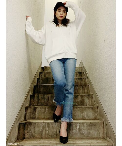 GYDA(ジェイダ)の「MICKEY MOUSE/backphoto ZIPUP パーカー(パーカー・レディース・オフホワイト/ブラック/マスタード/ベージュ・FREE)」の9枚目の写真