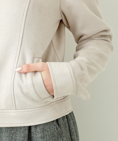 n'ee-ne（ネーネ）の「スエード　ボンディングノーカラージャケット（ノーカラージャケット・レディース・ベージュ/モカ/ピンク系その他/グレー・M）」の16枚目の写真