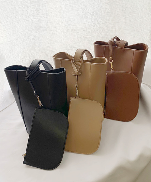 MODE ROBE（モードローブ）の「レザーバケットバッグ（ショルダーバッグ・レディース・ブラック/ベージュ/ブラウン・FREE）」の4枚目の写真