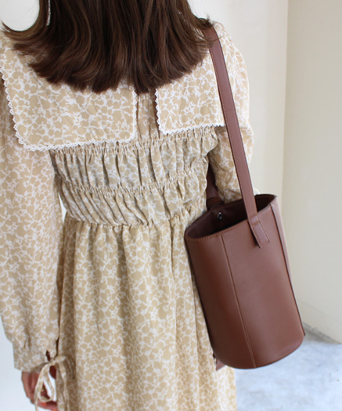 MODE ROBE（モードローブ）の「レザーバケットバッグ（ショルダーバッグ・レディース・ブラック/ベージュ/ブラウン・FREE）」の10枚目の写真