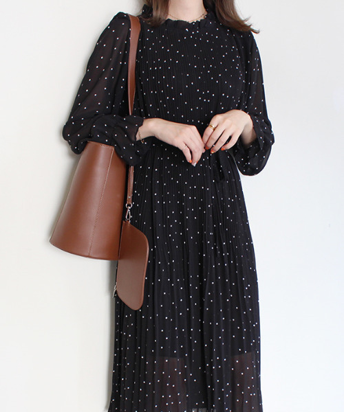 MODE ROBE（モードローブ）の「レザーバケットバッグ（ショルダーバッグ・レディース・ブラック/ベージュ/ブラウン・FREE）」の11枚目の写真