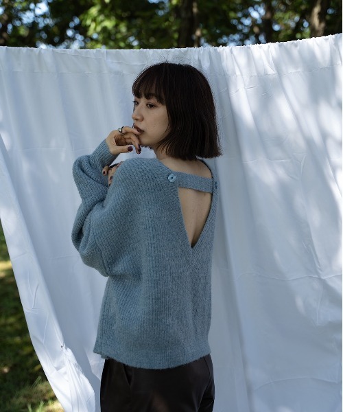 akuR(アクル)の「【akuR/2020AW】バックオープン2wayビッグシルエットニット(ニット/セーター)」|ブルー
