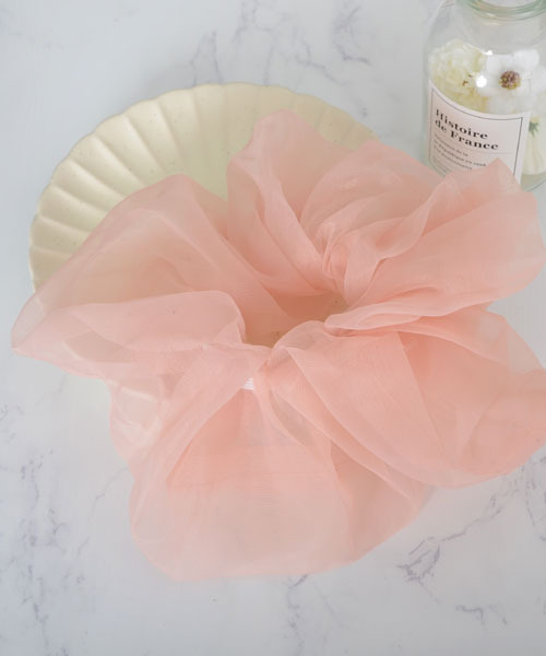TONE SELECT GOODS（トーンセレクトグッズ）の「【float】オーガンジー ビッグ シュシュ【11色展開】（シュシュ・レディース・ブラック/ベージュ/ネイビー/オリーブ/ピンク/ブルー/グリーン/アイボリー/ライトパープル/ピンクベージュ/サンドベージュ/コーラル・FREE）」の11枚目の写真