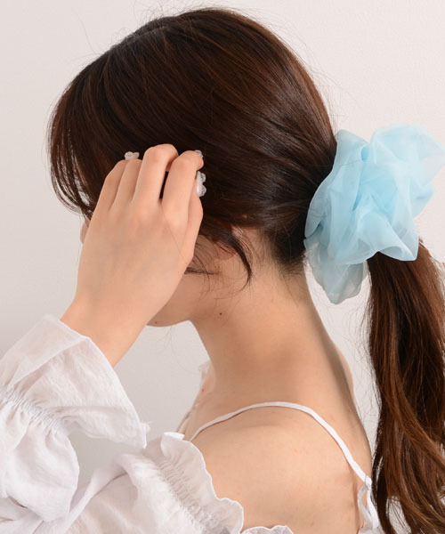 TONE SELECT GOODS（トーンセレクトグッズ）の「【float】オーガンジー ビッグ シュシュ【11色展開】（シュシュ・レディース・ブラック/ベージュ/ネイビー/オリーブ/ピンク/ブルー/グリーン/アイボリー/ライトパープル/ピンクベージュ/サンドベージュ/コーラル・FREE）」の8枚目の写真