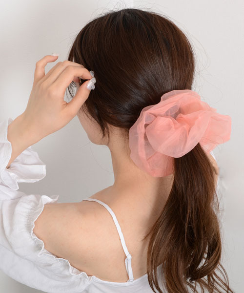 TONE SELECT GOODS（トーンセレクトグッズ）の「【float】オーガンジー ビッグ シュシュ【11色展開】（シュシュ・レディース・ブラック/ベージュ/ネイビー/オリーブ/ピンク/ブルー/グリーン/アイボリー/ライトパープル/ピンクベージュ/サンドベージュ/コーラル・FREE）」の19枚目の写真