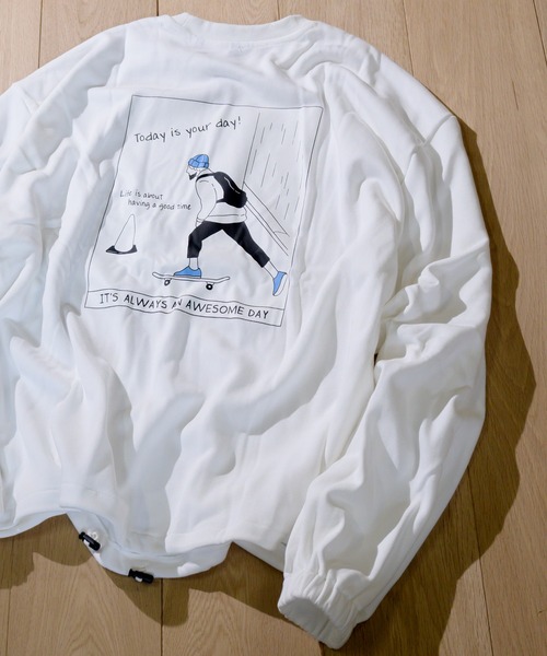 JOHN'S CLOSET(ジョンズクローゼット)の「【i】裏毛 クルーネック プリントトレーナー スウェット(スウェット・メンズ・パープル/グレー/サックスブルー/ライトグリーン/ブラック/ホワイト/ホワイト系その他/ホワイト系その他2/ホワイト系その他3/ブラック系その他2/ブルー系その他/パープル系その他/ブラック系その他/グレー系その他・LARGE/MEDIUM)」の4枚目の写真