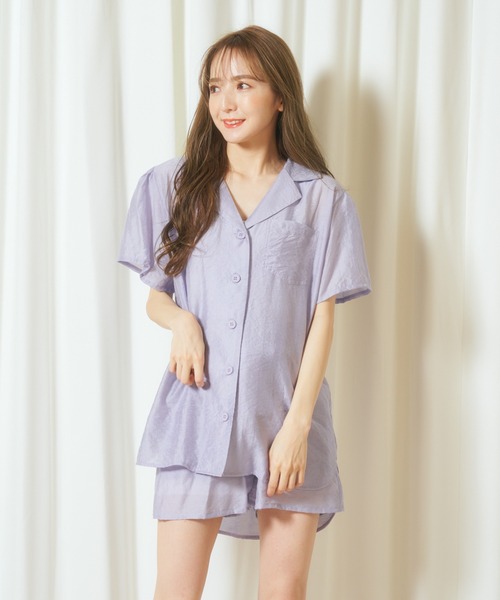 LE SSERAFIM サテンシャツ＆ショートパンツセット 完売品【LE SSERAFIM】サテンシャツ＆ショートパンツセット