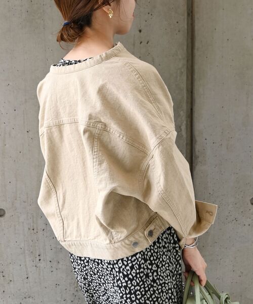 CIMARRON（シマロン）の「【SHIPS any別注】CIMARRON JEANS:〈ウォッシャブル〉ノーカラー デニム ジャケット◇（デニムジャケット・レディース・ベージュ/ライトグリーン・ONE SIZE）」の13枚目の写真