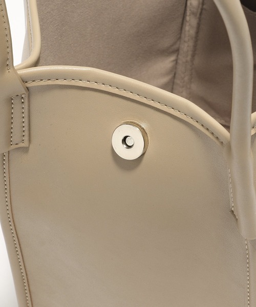 LAKOLE(ラコレ)の「ベルテッドトートバッグ / 215171(トートバッグ・レディース・オフホワイト/ブラック/ベージュ・FREE)」の11枚目の写真