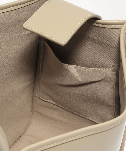 LAKOLE(ラコレ)の「ベルテッドトートバッグ / 215171(トートバッグ・レディース・オフホワイト/ブラック/ベージュ・FREE)」の12枚目の写真