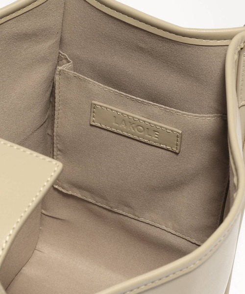 LAKOLE(ラコレ)の「ベルテッドトートバッグ / 215171(トートバッグ・レディース・オフホワイト/ブラック/ベージュ・FREE)」の13枚目の写真