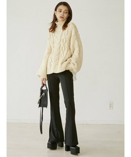 EVRIS（エヴリス）の「ステッチチャンキーヒールショートブーツ（ブーツ・レディース・ブラック/ベージュ・SMALL/MEDIUM/LARGE）」の12枚目の写真