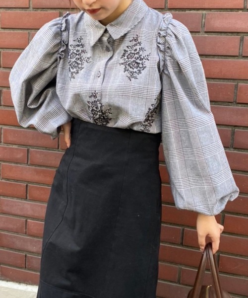 one after another NICE CLAUP（ワンアフターアナザーナイスクラップ）の「【WEB限定/大好評リバイバルアイテム】ボリュームスリーブ刺繍襟ブラウス（シャツ/ブラウス・レディース・ベージュ/オフホワイト/ブラック系その他/ブラウン系その他・FREE）」の2枚目の写真