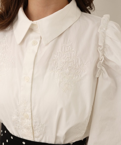 one after another NICE CLAUP（ワンアフターアナザーナイスクラップ）の「【WEB限定/大好評リバイバルアイテム】ボリュームスリーブ刺繍襟ブラウス（シャツ/ブラウス・レディース・ベージュ/オフホワイト/ブラック系その他/ブラウン系その他・FREE）」の9枚目の写真