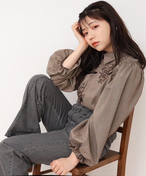 one after another NICE CLAUP（ワンアフターアナザーナイスクラップ）の「【WEB限定/大好評リバイバルアイテム】ボリュームスリーブ刺繍襟ブラウス（シャツ/ブラウス・レディース・ベージュ/オフホワイト/ブラック系その他/ブラウン系その他・FREE）」の16枚目の写真