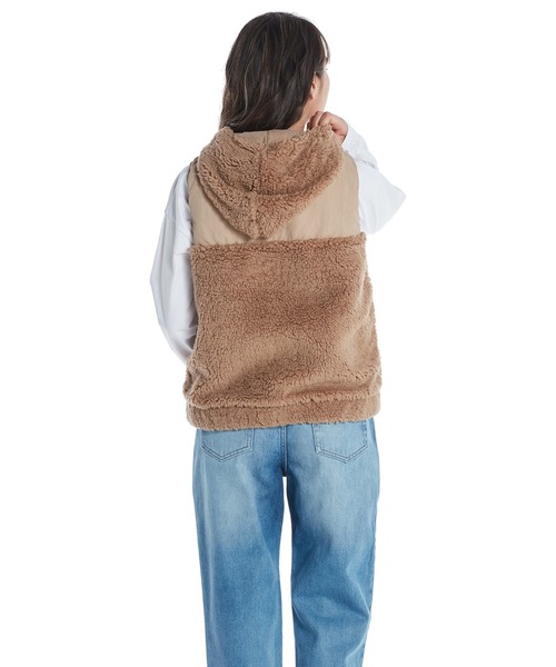 ROXY(ロキシー)の「YOUR HAND VEST/ロキシーもこもこボアベスト(ベスト・レディース・ブラック/ベージュ/ブラック系その他/ナチュラル・SMALL/MEDIUM/LARGE/X-LARGE)」の7枚目の写真