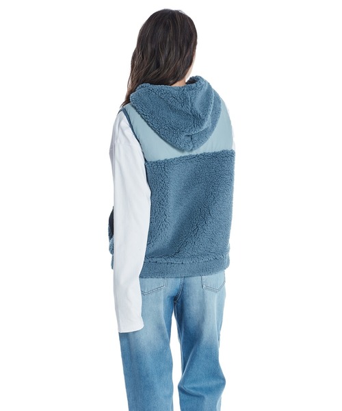 ROXY(ロキシー)の「YOUR HAND VEST/ロキシーもこもこボアベスト(ベスト・レディース・ブラック/ベージュ/ブラック系その他/ナチュラル・SMALL/MEDIUM/LARGE/X-LARGE)」の6枚目の写真