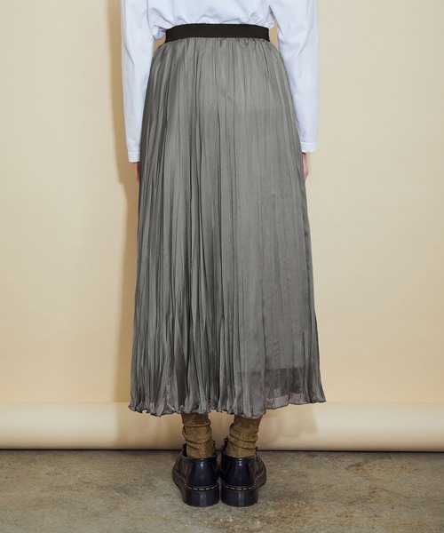MADEMOISELLE ROPE'（マドモアゼル ロペ）の「<春まで使える>ワッシャー加工ランダムプリーツスカート（スカート・レディース・ライトグレー/ベージュ・38）」の5枚目の写真