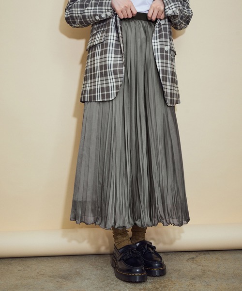 MADEMOISELLE ROPE'（マドモアゼル ロペ）の「<春まで使える>ワッシャー加工ランダムプリーツスカート（スカート・レディース・ライトグレー/ベージュ・38）」の17枚目の写真