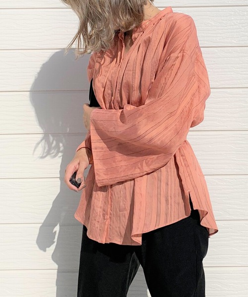 Q(キュー)の「ランダムストライプウエストシャーリングシャツ(シャツ/ブラウス・レディース・ライトグレー/ベージュ・MEDIUM)」の2枚目の写真