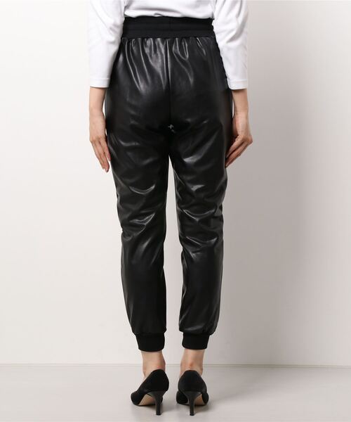 Jines（ジネス）の「フェイクレザー・ジョガーパンツ（その他パンツ・レディース・ブラック・38）」の12枚目の写真