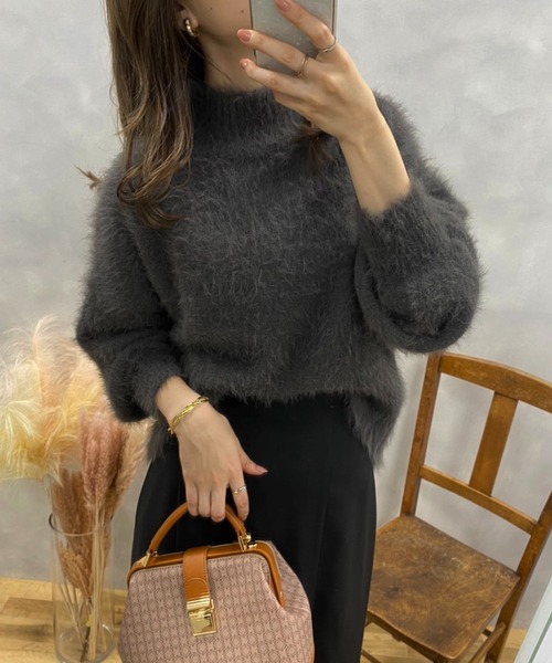 one after another NICE CLAUP(ワンアフターアナザーナイスクラップ)の「ふわふわ柔らかい着心地。ハイネックフェザーニット(ニット/セーター・レディース・アイボリー/チャコールグレー/ミント/ライトピンク・FREE)」の4枚目の写真